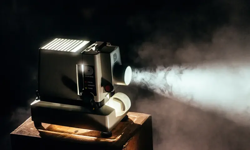 Foto de Espai Nu turned on projector | Foto de Jeremy Yap, a https://unsplash.com/@jeremyyappy?utm_source=centralapp&utm_medium=referral