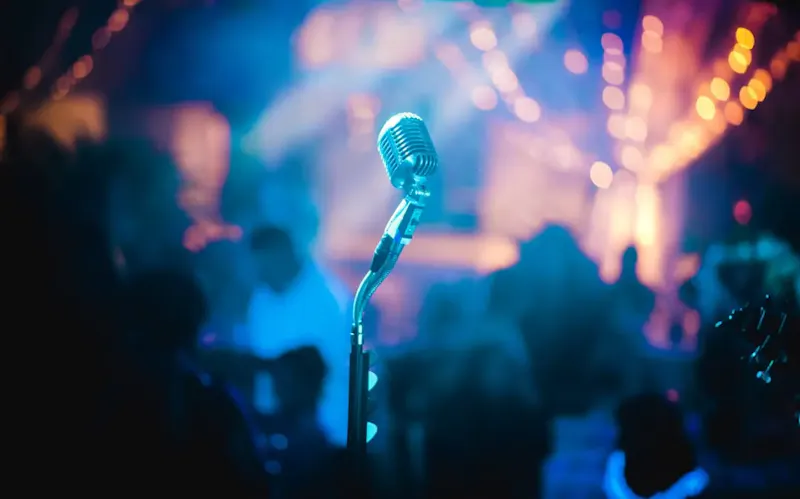 gray microphone inside party room | Photo by BRUNO CERVERA, on https://unsplash.com/@brunocervera?utm_source=centralapp&utm_medium=referral