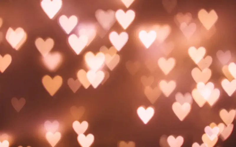 heart bokeh light | Photo de freestocks, sur https://unsplash.com/@freestocks?utm_source=centralapp&utm_medium=referral
