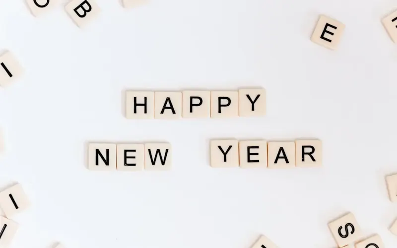 Fotografía de Hostaria da Edo Happy New Year clipart | Foto de Sincerely Media, en https://unsplash.com/@sincerelymedia?utm_source=centralapp&utm_medium=referral