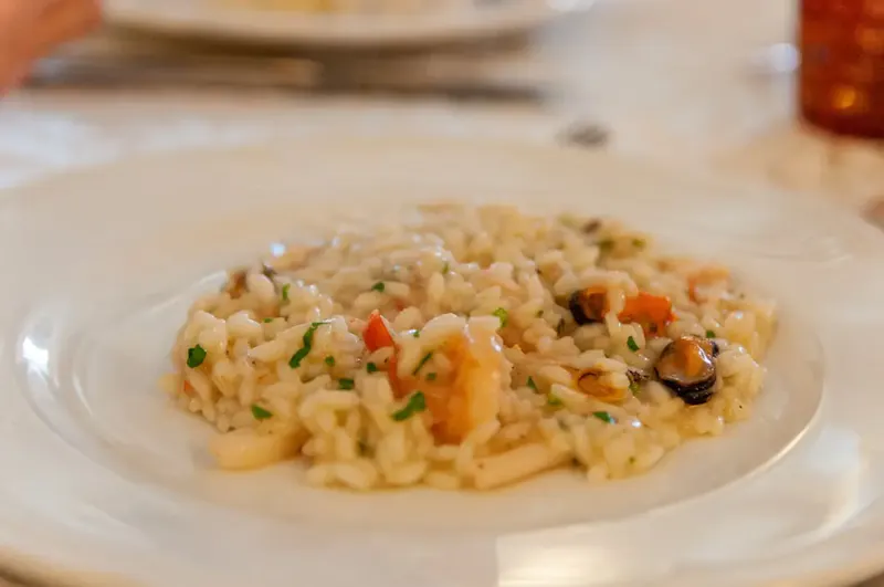 white pasta with green peas on white ceramic plate | Photo by Marika Sartori, on https://unsplash.com/@jasmineinthewood?utm_source=centralapp&utm_medium=referral
