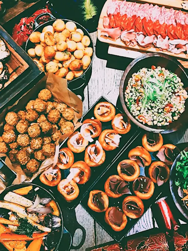 Enjoy our festive Christmas Bottomless Brunches from end of November 🎄
