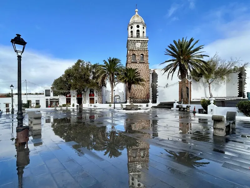Historia de la Villa de Teguise una de las joyas históricas y culturales de la isla de Lanzarote, uno de los Pueblos más Bonitos de España.