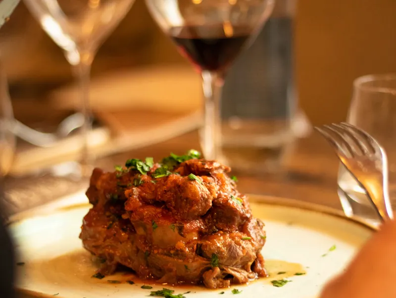 Scopri le ricette storiche di Trattoria Boboli: dal peposo ai piatti di famiglia, un viaggio nella tradizione toscana autentica.