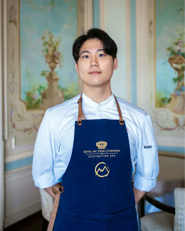 A Korean-born chef, Junwoong Moon has worked alongside Alastair Long since 2018. He joined the Manabu project after completing a six-month internship at Glion, where Alastair taught Modern Japanese Gastronomy. Moon played a key role in the early stages of Manabu, contributing to its pop-ups and residencies before the restaurant’s opening in Vevey. His unique cultural