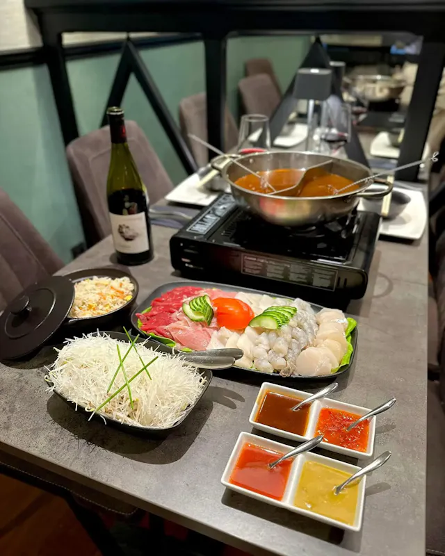 Photo de tous les éléments présents dans le menu "Fondue Chinoise"