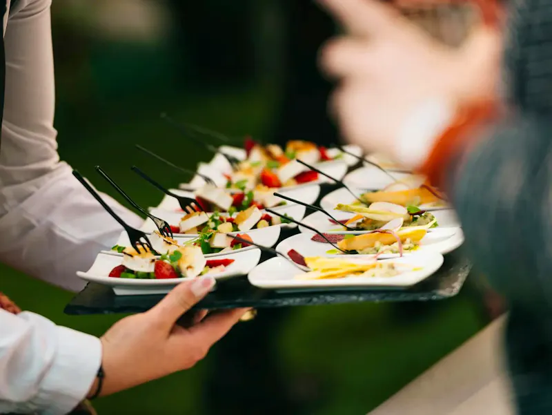 Corporate catering in Paris: organizing business meals Prepare a corporate event in Paris requires special attention to catering.