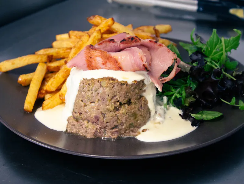 Tartare Savoyard maison à La Taverne de la Métairie à La Ville-aux-Dames, près de Tours : saveurs montagnardes, gourmand et authentique.