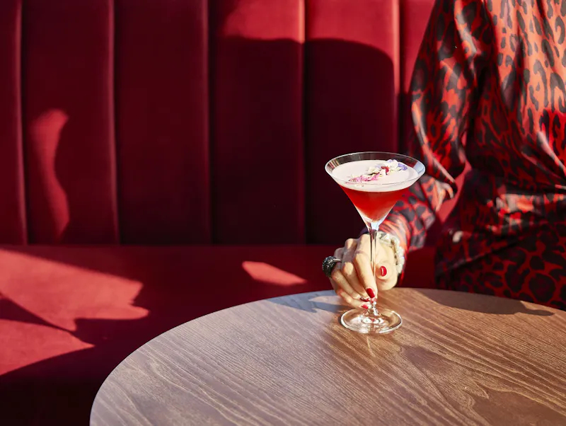 The 3 most iconic cocktails at Akai Brussels, plus a mocktail favorite. Served with skyline views and unforgettable vibes.
