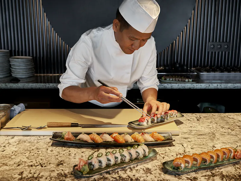 Akai Brussel legt uit hoe je echt goede sushi herkent. Van rijst en visbalans tot perfect gesneden sashimi — leer de geheimen van onze chefs.