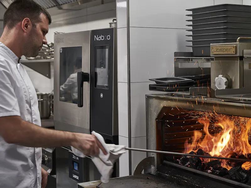 Bij Akai Brussel proef je fusion in de keuken én de service: verfijnd, warm en gastvrij.