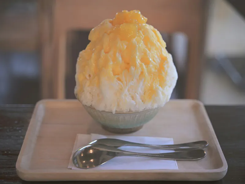Kakigōri & the Art of Japanese Shaved Ice Rituals While gelato is a creamy Italian indulgence, halfway across the world, Japan has perfected its own frozen art: Kakigōri.