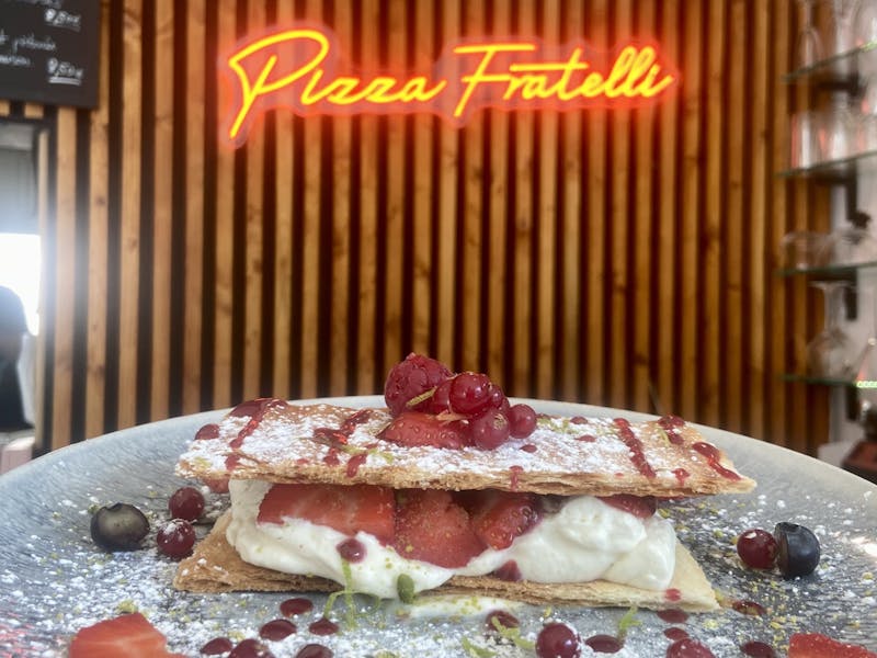 Nouveau dessert : Le millefeuille Nouveau dessert chez Pizza Fratelli - Alfortville : Le Millefeuille fait maison monté minute, au fruits rouges ou caramel