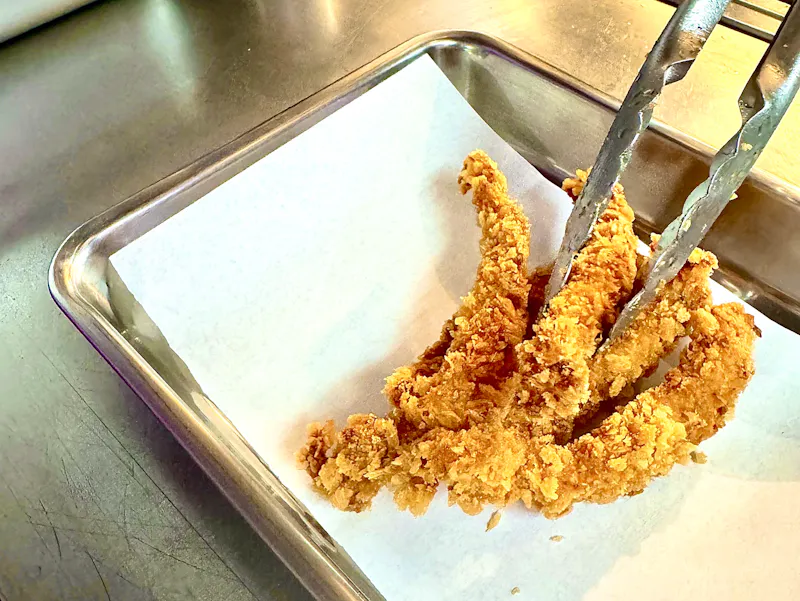 Fried chicken is now becoming a staple of street food, thanks in particular to places like Buns that showcase this product at its best