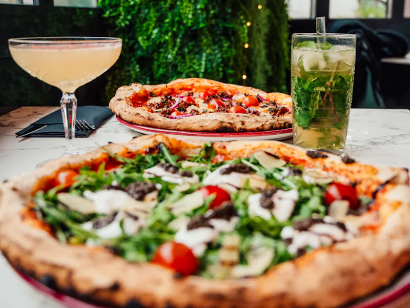 Meilleur restaurant italien près de Choisy-le-Roi Restaurant italien proche Choisy-le-Roi. À 10 min d’Alfortville, profitez de pizzas artisanales et pâtes fraîches dans une ambiance chaleureuse.