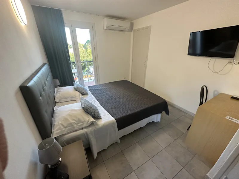 Double Room Double Room
