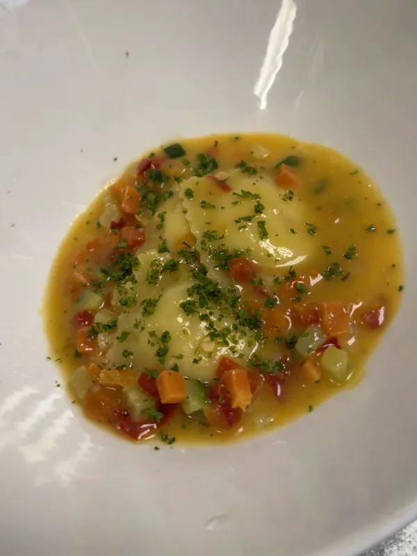 Ravioles  queue d’écrevisse et ricotta 18,00€