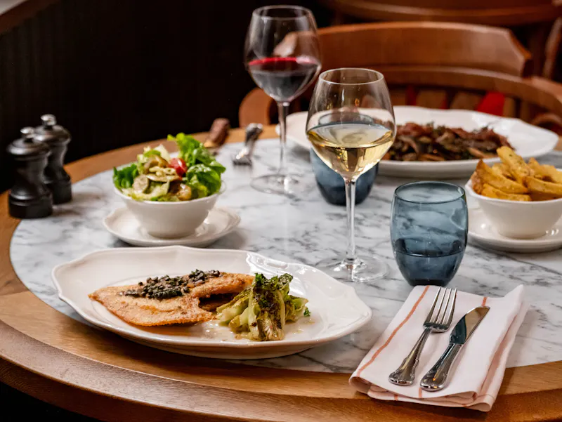 Discover Our New Menu Chez Rotisse, nous célébrons les saveurs audacieuses et les ingrédients de qualité.