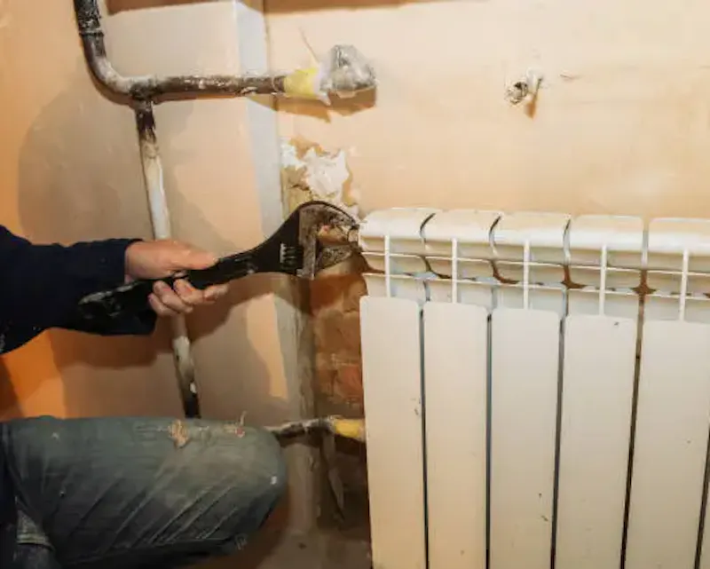 Remplacement et désembuage de radiateur Nous procédons au remplacement vos radiateurs anciens ou défectueux par des modèles plus performants. Nous prenons en charge la dépose, la pose et les réglages nécessaires pour un confort thermique optimal.