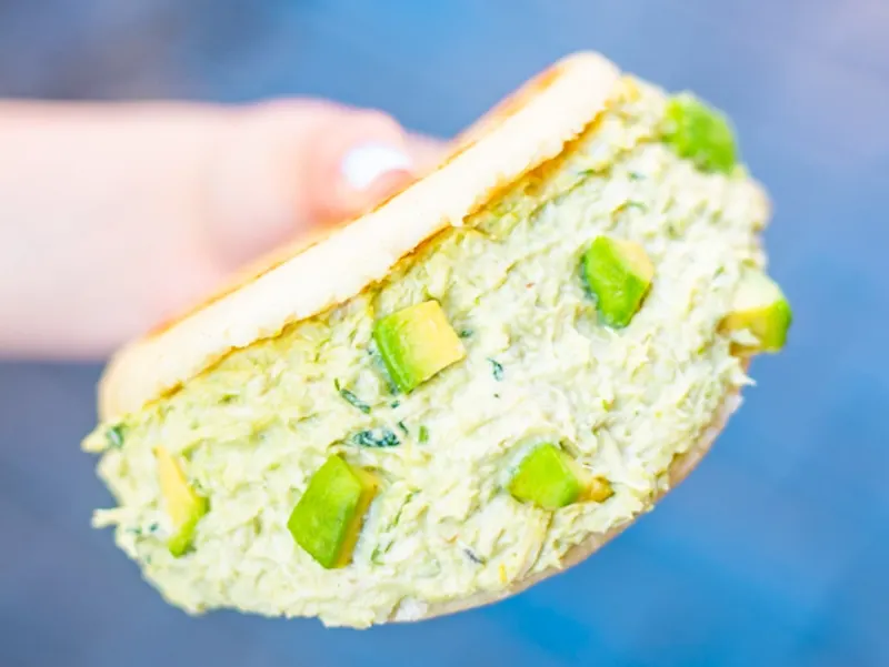 Las mejores arepas venezolanas en Madrid: sabor auténtico en Grama Bar Descubre en Grama Bar las mejores arepas venezolanas en Madrid, con ingredientes frescos y sabores auténticos en un ambiente tropical y acogedor.