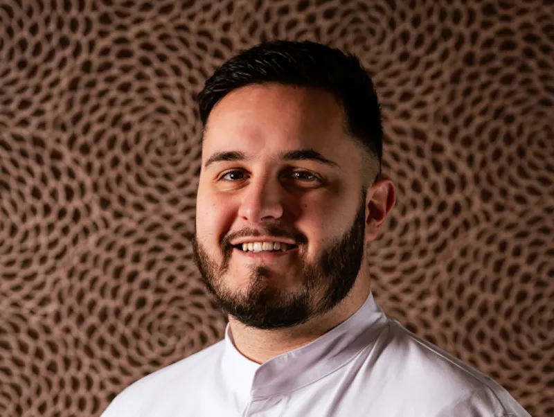 ALEXANDRE REPRÉSENTE LA BELGIQUE À L'EXPOSITION UNIVERSELLE D'OSAKA ! Alexandre Ciriello représente la Belgique à l’Expo 2025 d’Osaka, mettant à l’honneur la gastronomie wallonne au pavillon belge durant une semaine.