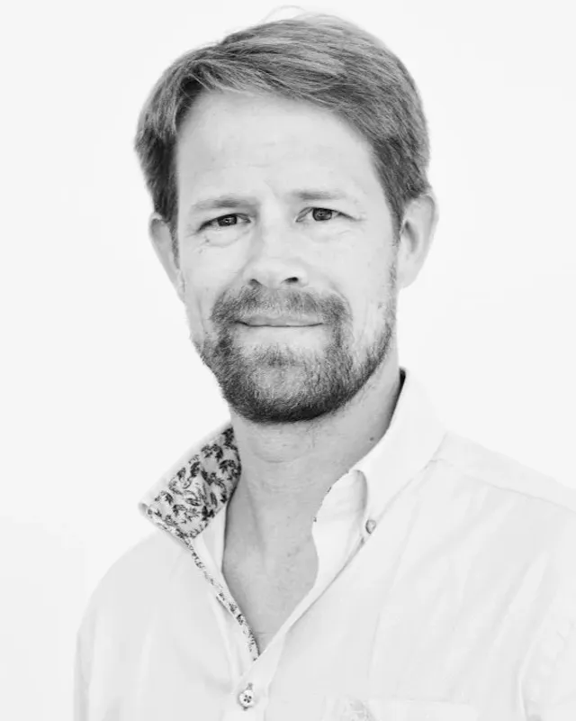 His limitless vision of spaces will give your future project unparalleled scope. His years of experience have allowed him to devote himself to his passion: architecture and volumetric design. His ability to bring space to life and function are qualities that have proven themselves in numerous projects.