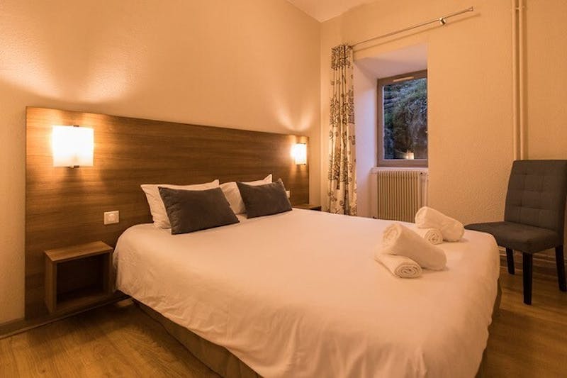 Family room 3 persons 2 rooms + 1 bathroom + 1 toilet Family room 3 persons 2 rooms + 1 bathroom + 1 toilet