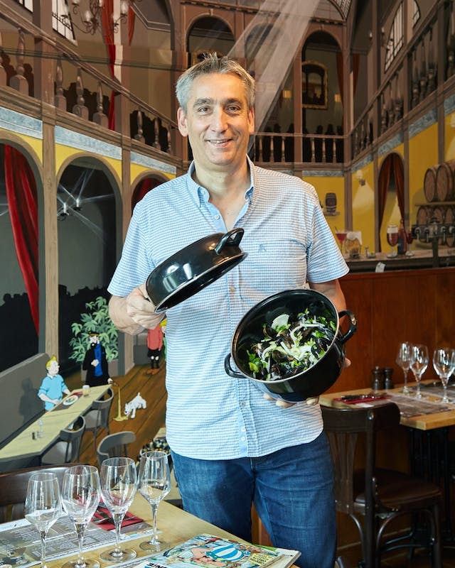 «Nous avons choisi de donner la préférence à des produits du terroir frais et sains, artisanaux, fermiers ou BIO, qui ont été produits ou élevés d’une façon durable et respectueuse de l’homme et de la nature. Nous sommes persuadés que chacun peut changer un petit peu les choses, nous avons décidé de les changer, à notre manière en passant par votre assiette. Vos critiques et suggestions sont toujours les bienvenues. Bon Appétit.»