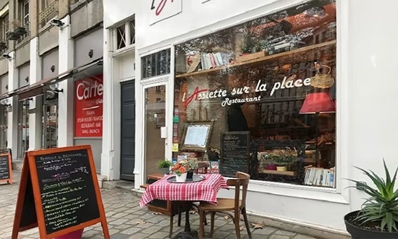 Photo de L'assiette sur la place
