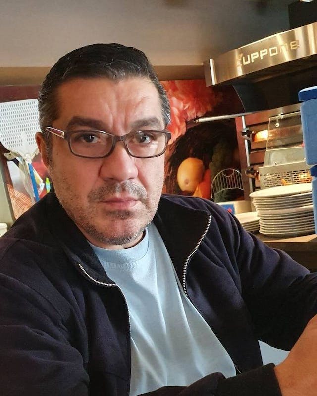 Il est né dans une cuisine. Meneur d'homme et ténor à ses heures