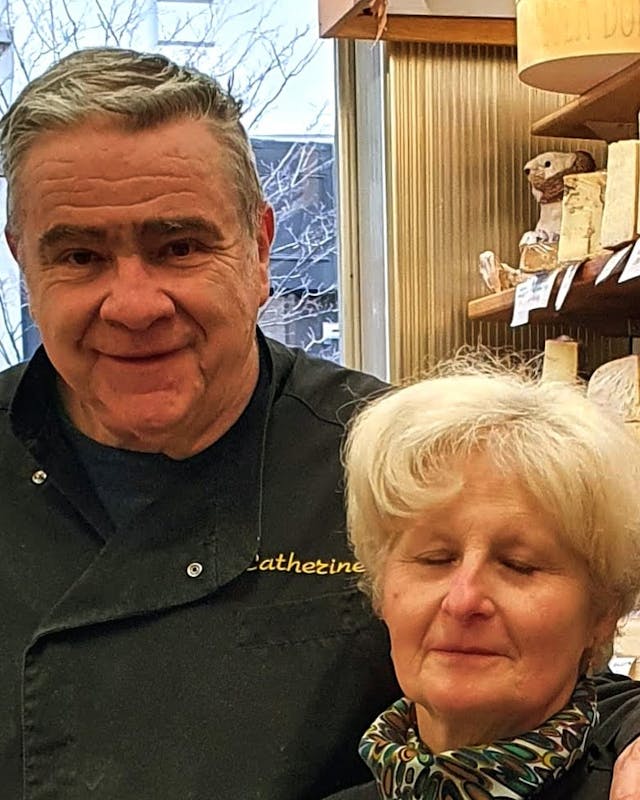 Catherine De Sloover est née dans la maison et depuis toute petite elle aide ses parents laitiers et fromagers.