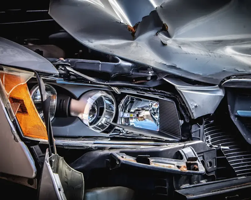 Les réparations de carrosserie du garage week-end :
De petits bosses aux accidents majeurs, notre équipe de carrossiers qualifiés redonne vie à votre voiture avec des techniques avancées et des matériaux de haute qualité. 🚗💥