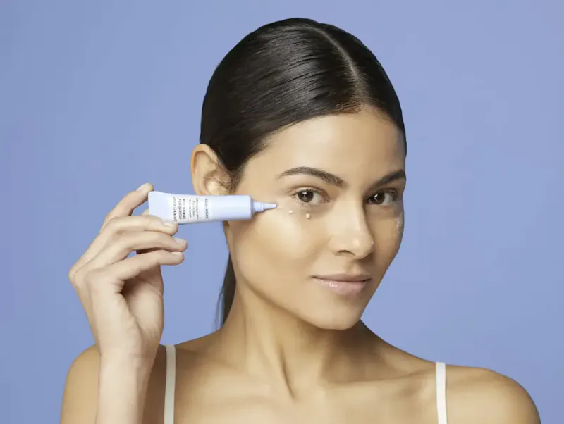 Les mythes sur les soins de la peau : la crème contour des yeux est-elle essentielle ou juste une tendance beauté ?