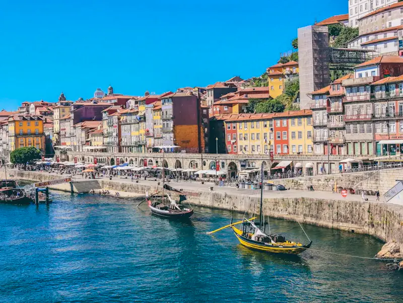 Porto, pourquoi pas pour un city trip ?  Douceur de vivre et mille découvertes à la clé.